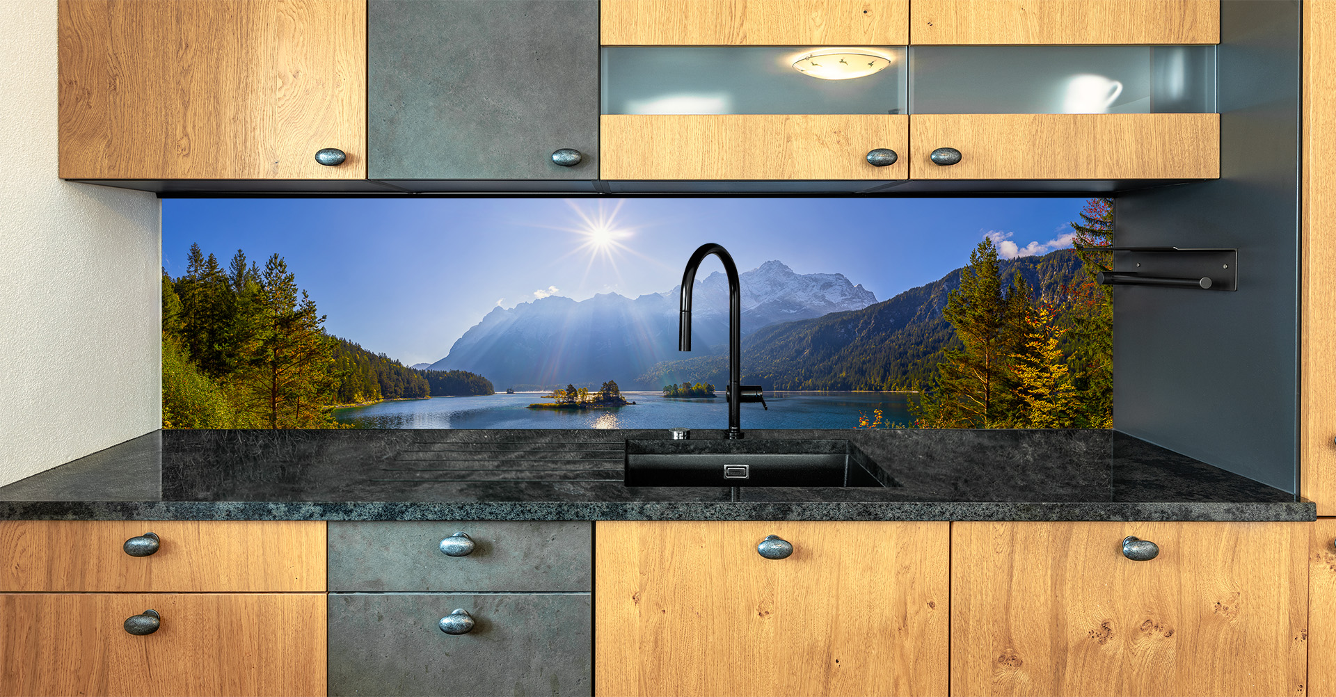 Motiv für eine Küchenrückwand - Panoramaaussicht über den Eibsee mit seinen Inseln auf die Zugspitze.