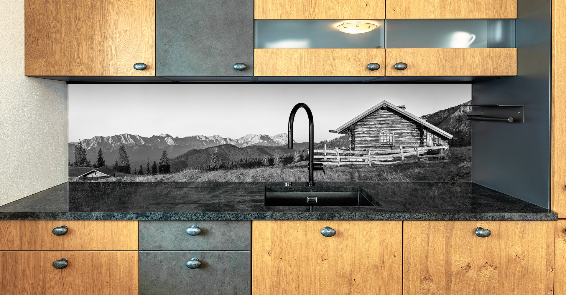 Motiv für eine Küchenrückwand - Morgenpanorama an der Krüner Alm sw Almhütte mit Berglandschaft