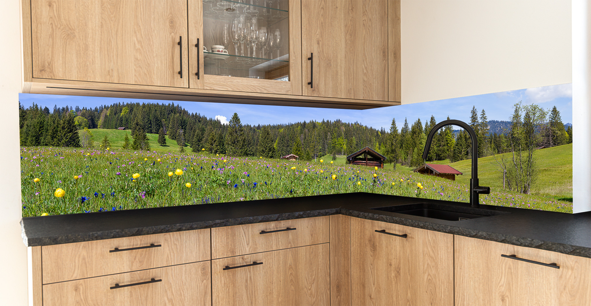 Motiv für eine Küchenrückwand - Bergwiese im Frühjahr