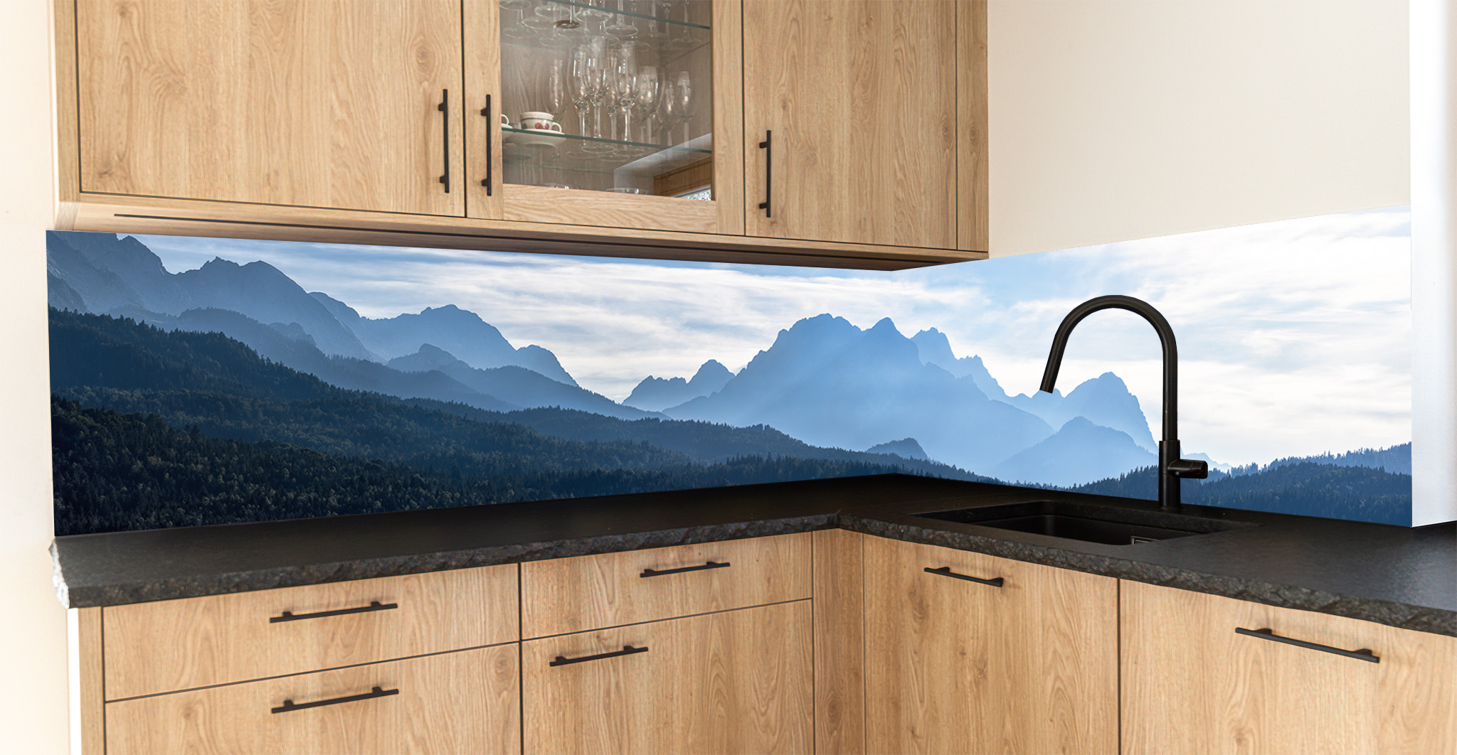 Motiv für eine Küchenrückwand - Blaue Silhouetten im Wettersteingebirge