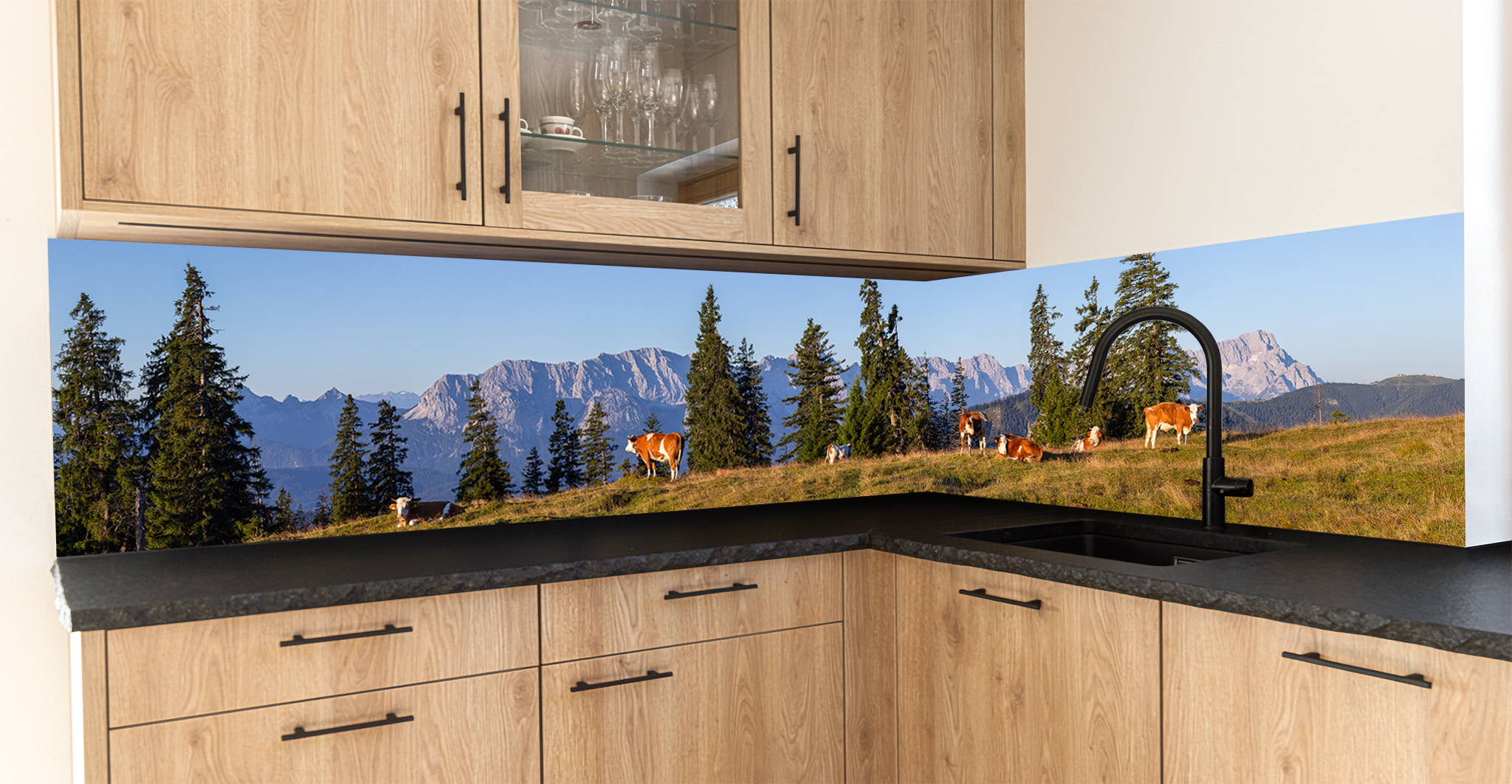 Motiv für eine Küchenrückwand - Almwiese mit Zugspitze