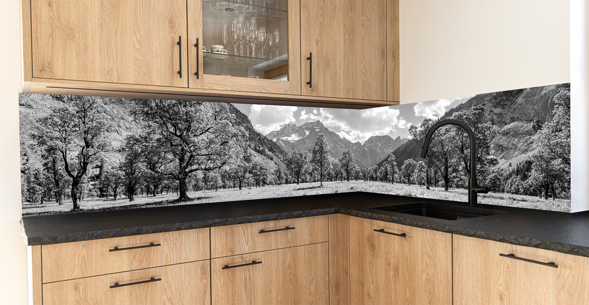 Motiv für eine Küchenrückwand - Großer Ahornboden - Engalm im Sommer schwarz weiß