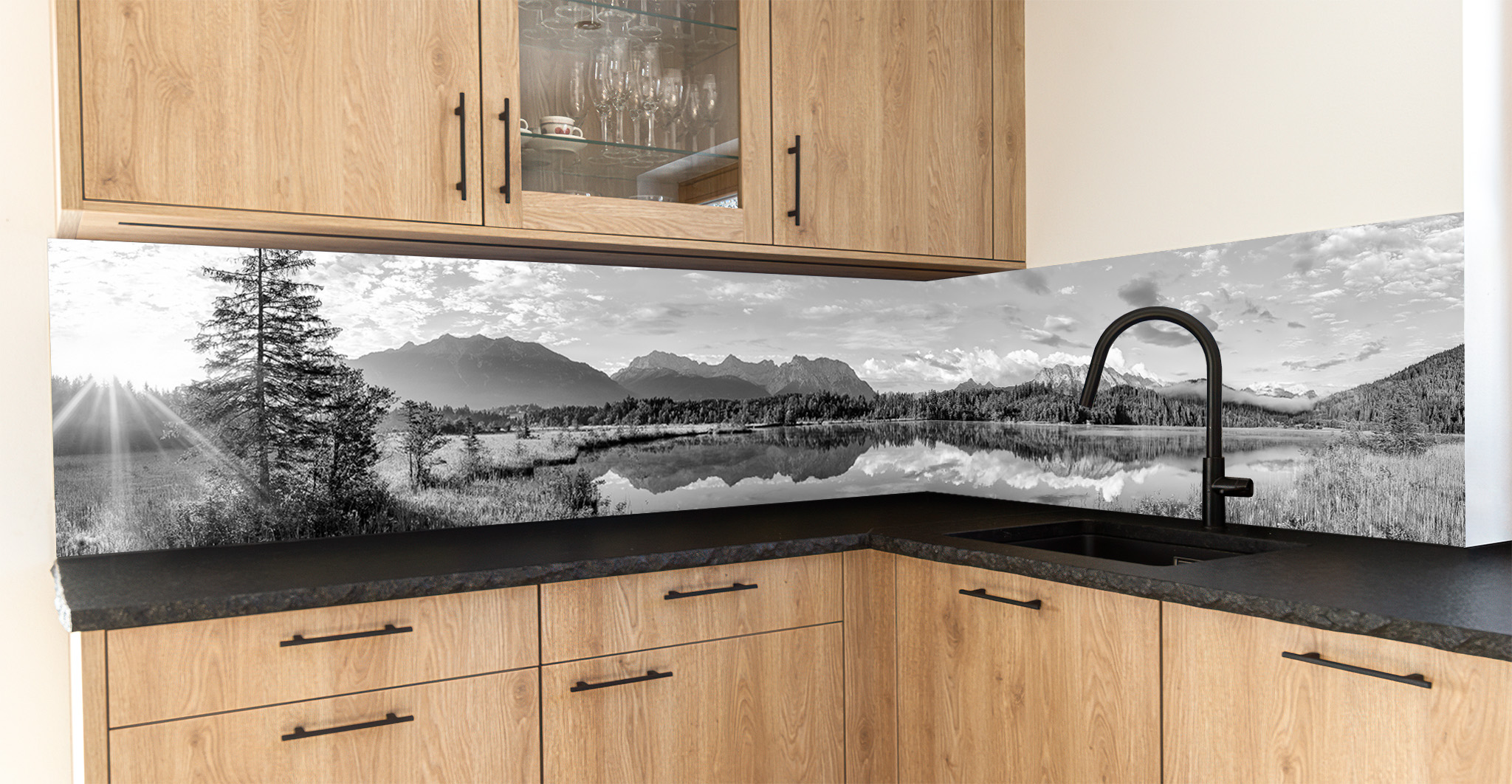 Motiv für eine Küchenrückwand - Barmsee Panorama - schwarz weiß