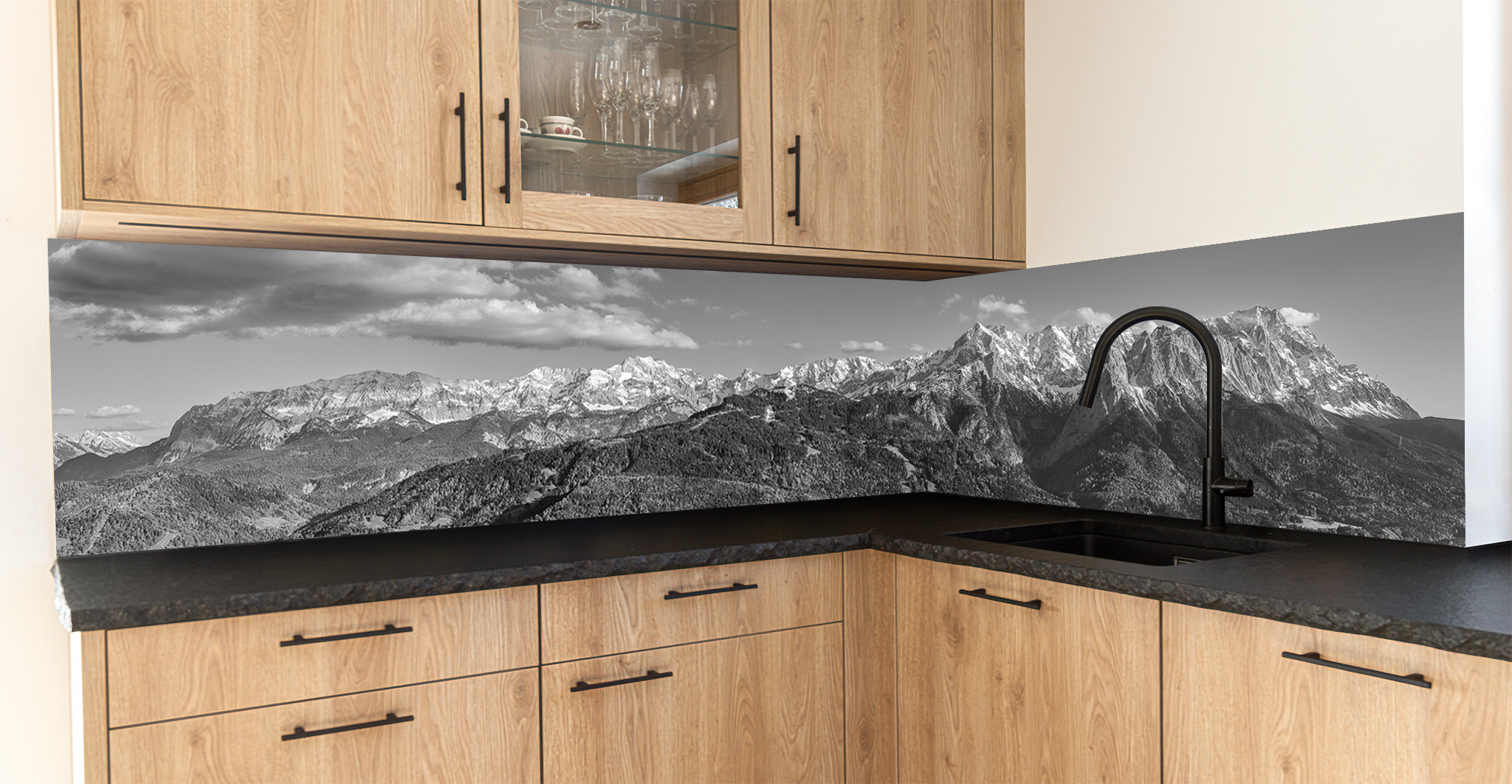 Motiv für eine Küchenrückwand - Wetterstein - Panorama - schwarz weiß