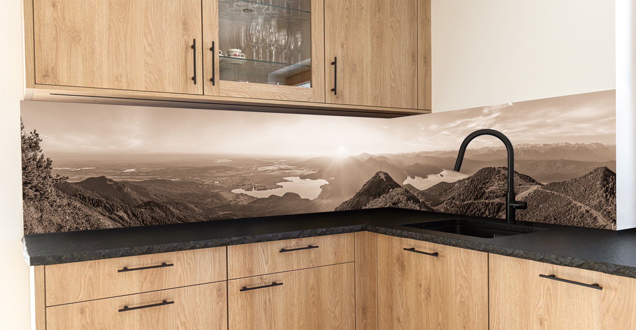 Motiv für eine Küchenrückwand - Herzogstand-Walchensee-Kochelsee-Panorama sepia