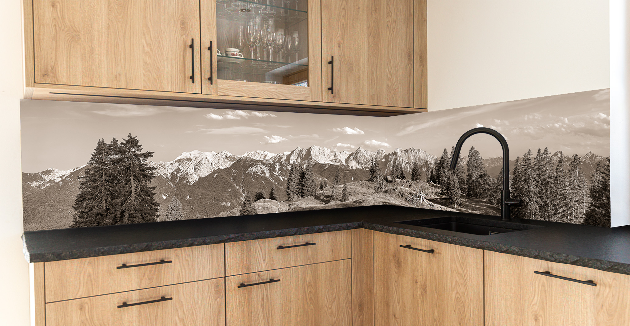 Motiv für eine Küchenrückwand - Almwiese - Karwendelblick - Sepia