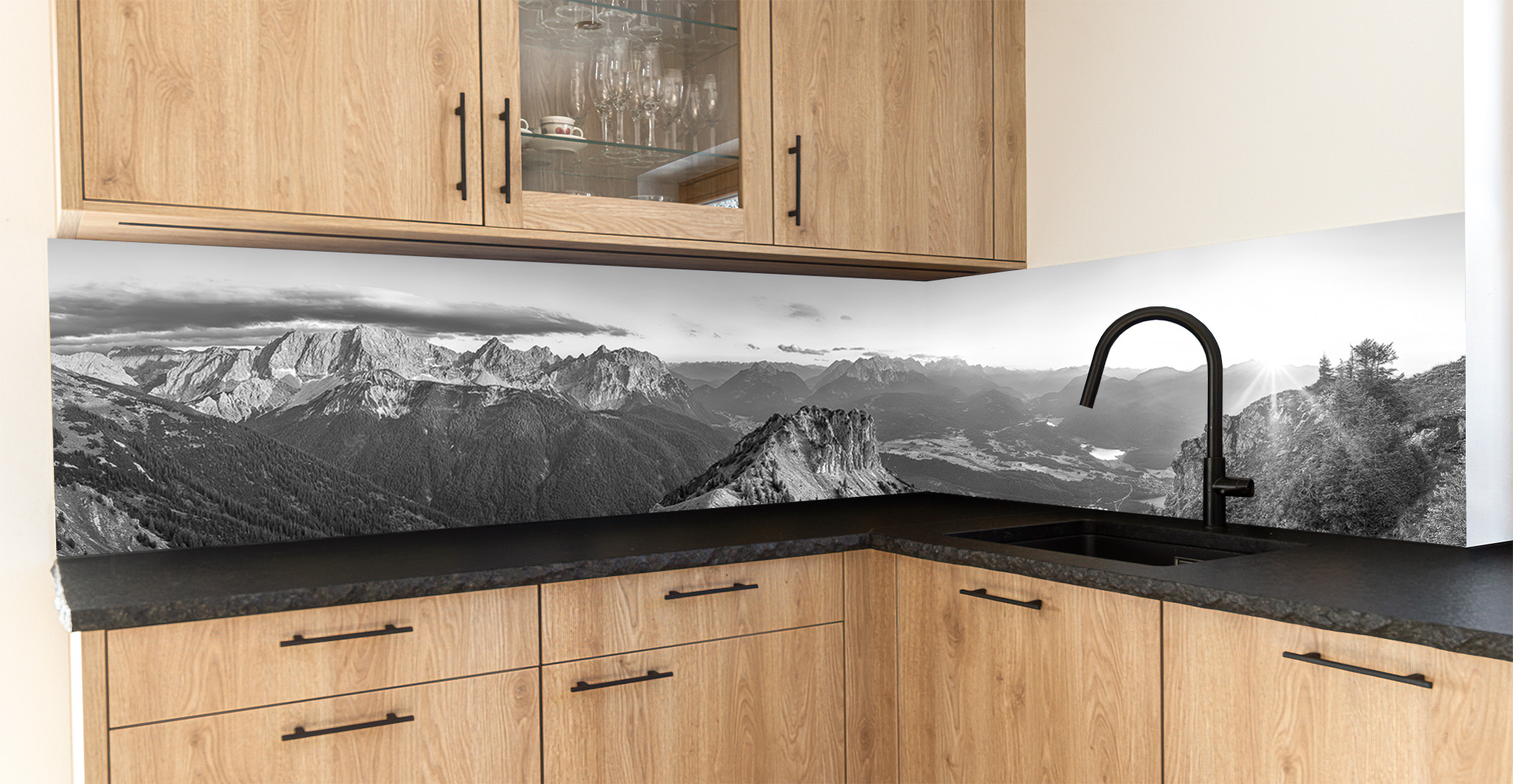 Motiv für eine Küchenrückwand - Alpenwelt Karwendel schwarz weiss