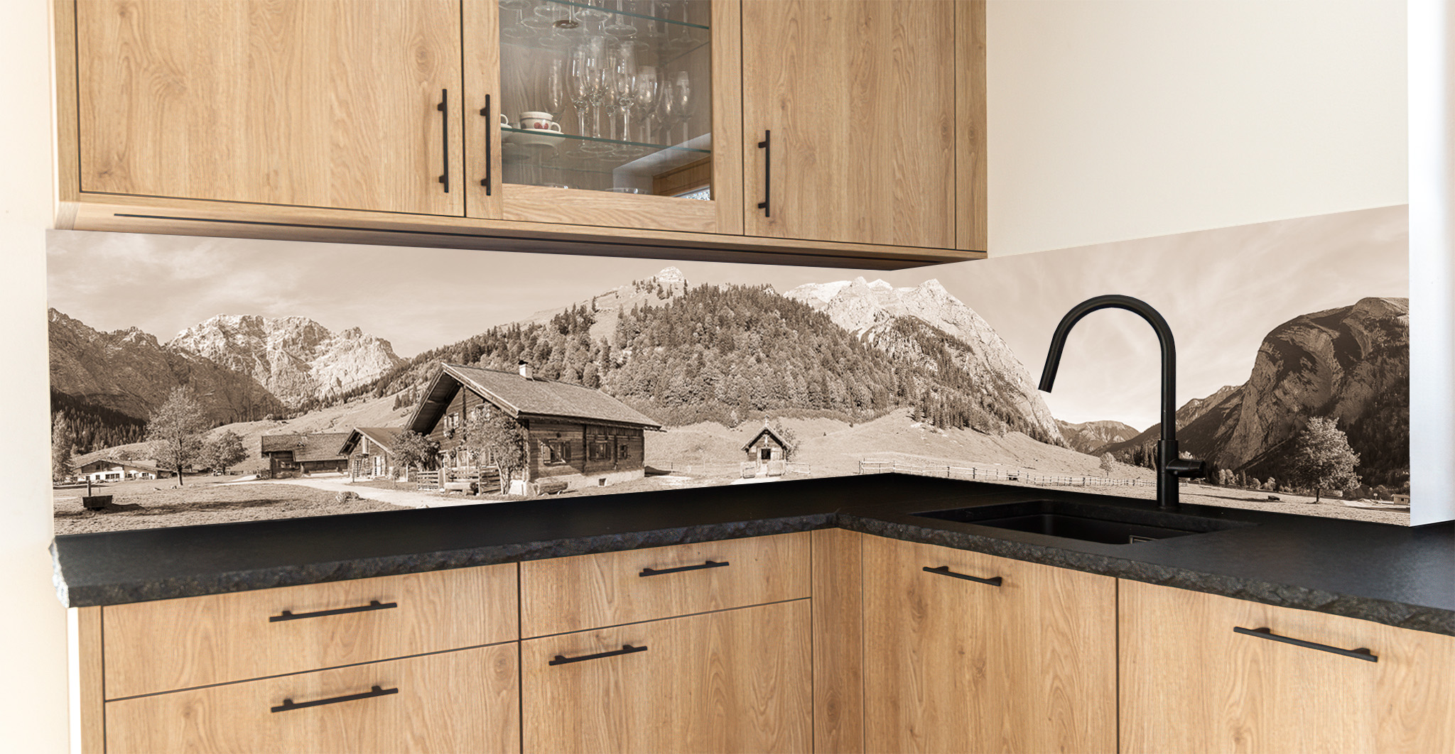 Motiv für eine Küchenrückwand - Engalm mit Kapelle - sepia