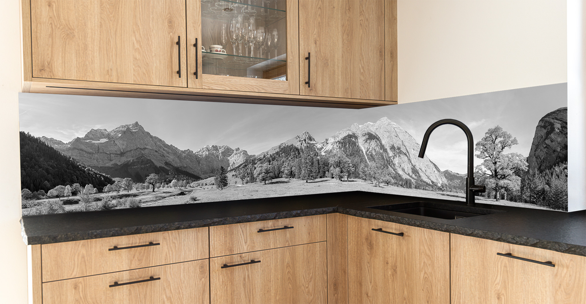 Motiv für eine Küchenrückwand - Großer Ahornboden - Engalm - Panorama schwarz weiß