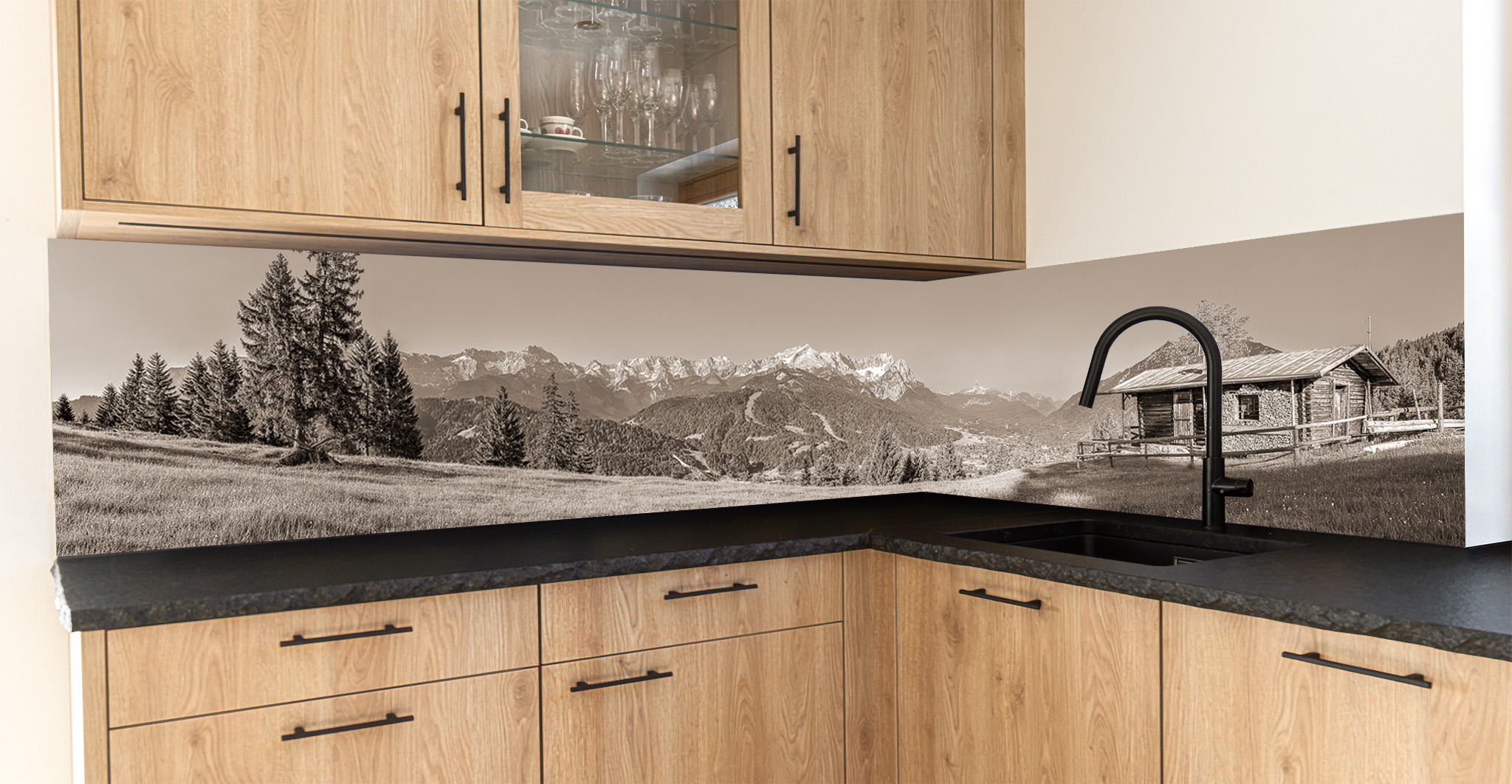 Motiv für eine Küchenrückwand - Eckenhütte am Vormittag - sepia