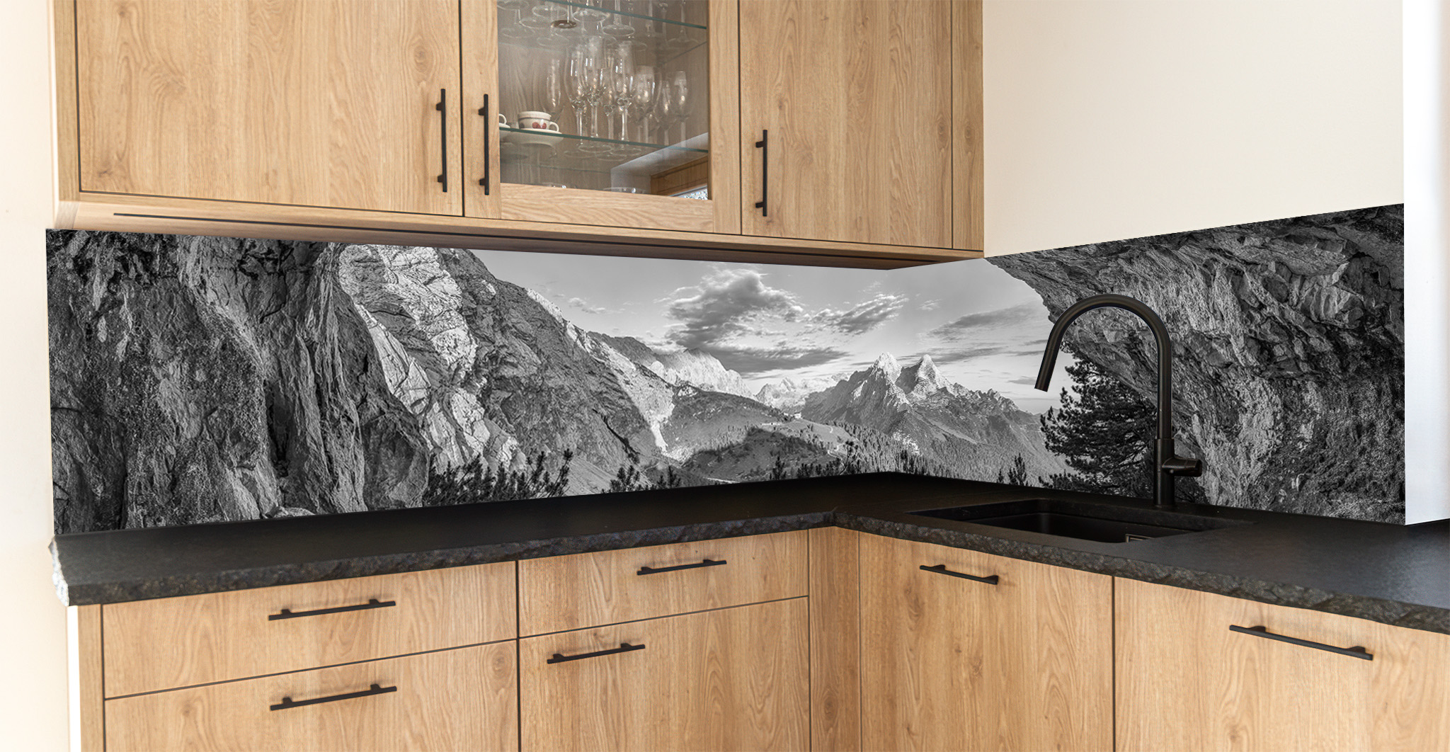 Motiv für eine Küchenrückwand - Schachenblick schwarz-weiß